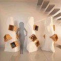 Bibliothèque moderne en bois et Solid Surface® faite en Italie, K2