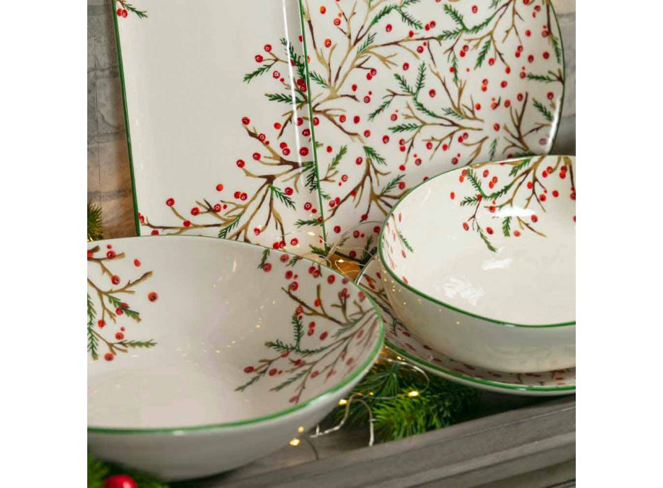 2 bols à salade avec décorations de Noël dans des assiettes en porcelaine - balai de boucher