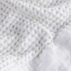 Peignoir à capuche en coton nid d'abeille avec volant en lin - Peluche Viadurini