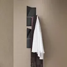 Porte-manteau mural en métal tricolore Alisea avec détails inclinés Viadurini