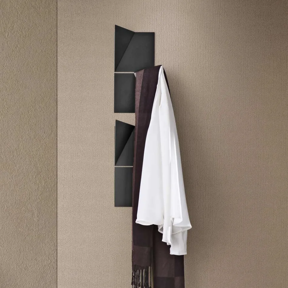 Porte-manteau mural en métal tricolore Alisea avec détails inclinés Viadurini