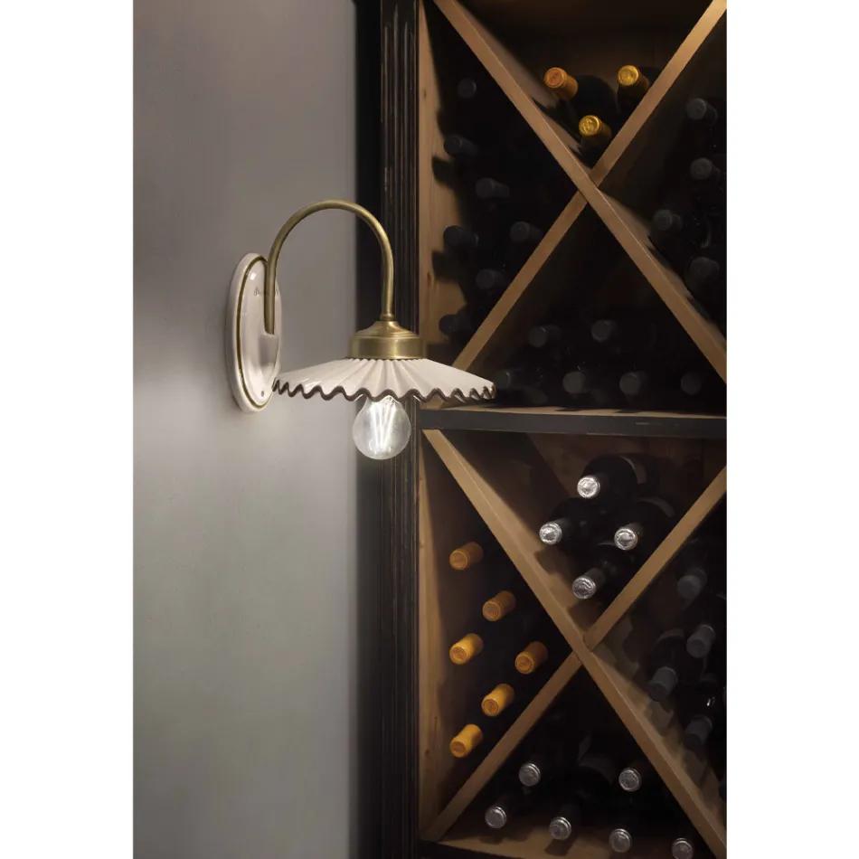 Applique en céramique brillante plissée et bord peint à la main - Laquila Viadurini