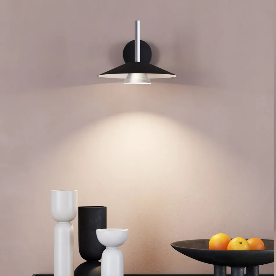 Appliques murales en métal aux finitions variées, fabriquées en Italie - Mira Viadurini