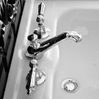 Mitigeur de lavabo 3 trous avec leviers de style classique en laiton artisanal - Noriana Viadurini