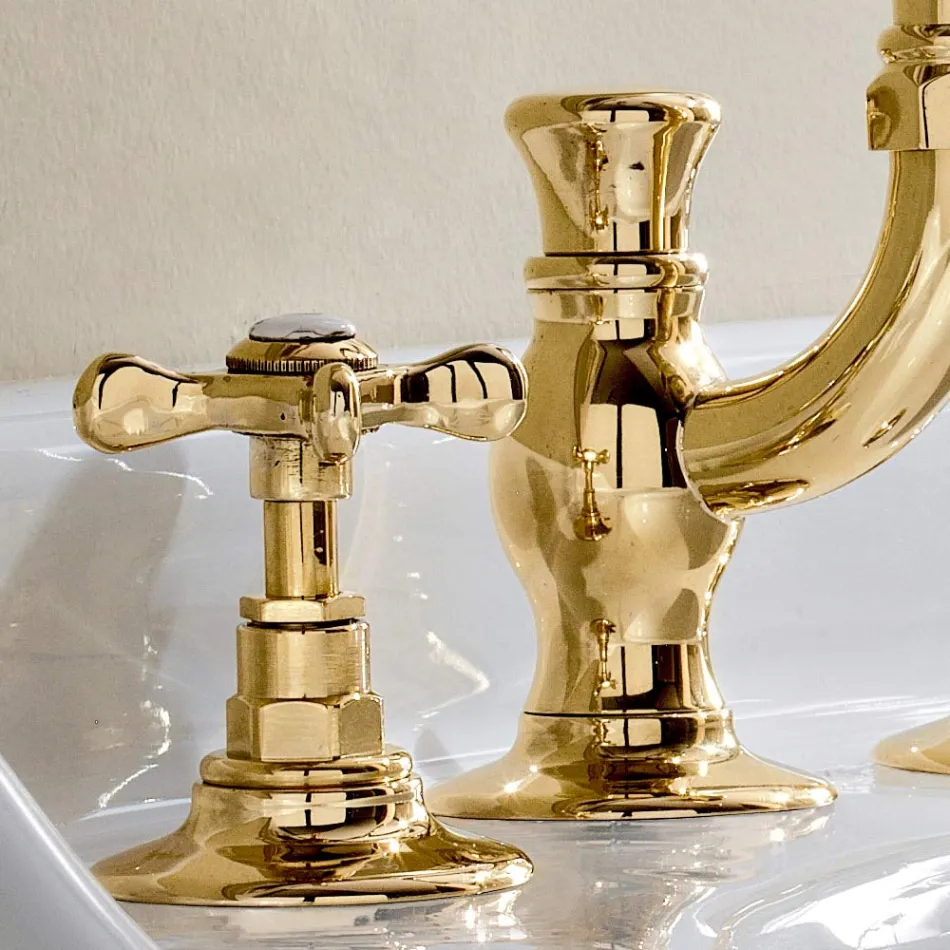 Mitigeur lavabo 3 trous avec bec haut en laiton classique fait main - Fioretta Viadurini