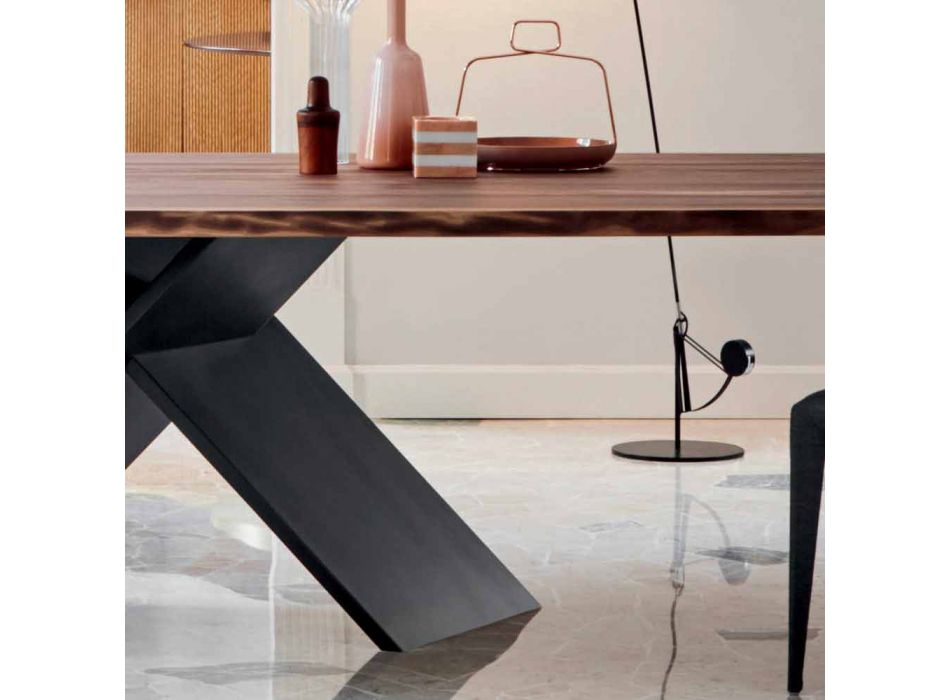 Table design Bonaldo Axe en bois avec bords naturels fabriqués en Italie