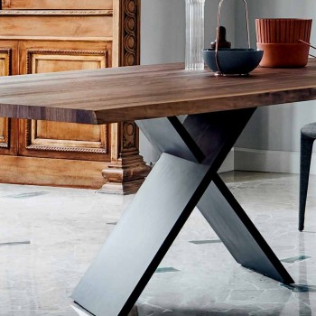 Table design Bonaldo Axe en bois avec bords naturels fabriqués en Italie