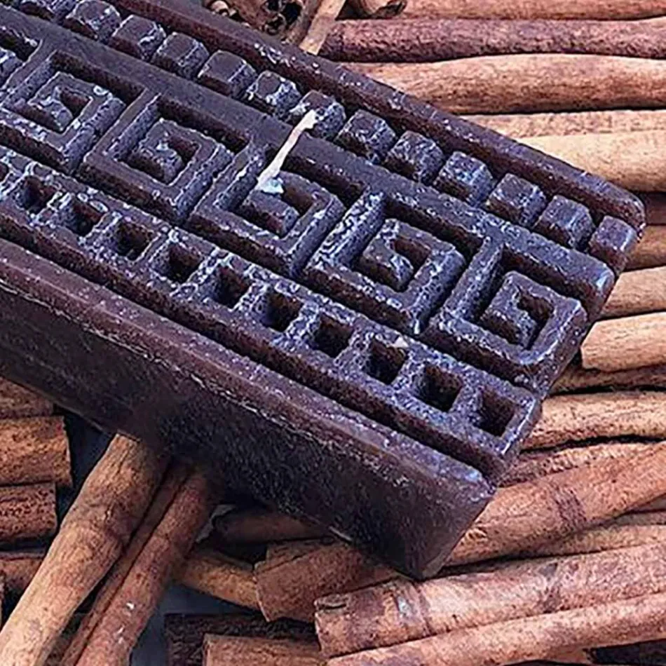 Bougie parfumée à la cannelle rectangulaire artisanale fabriquée en Italie - Alissa Viadurini