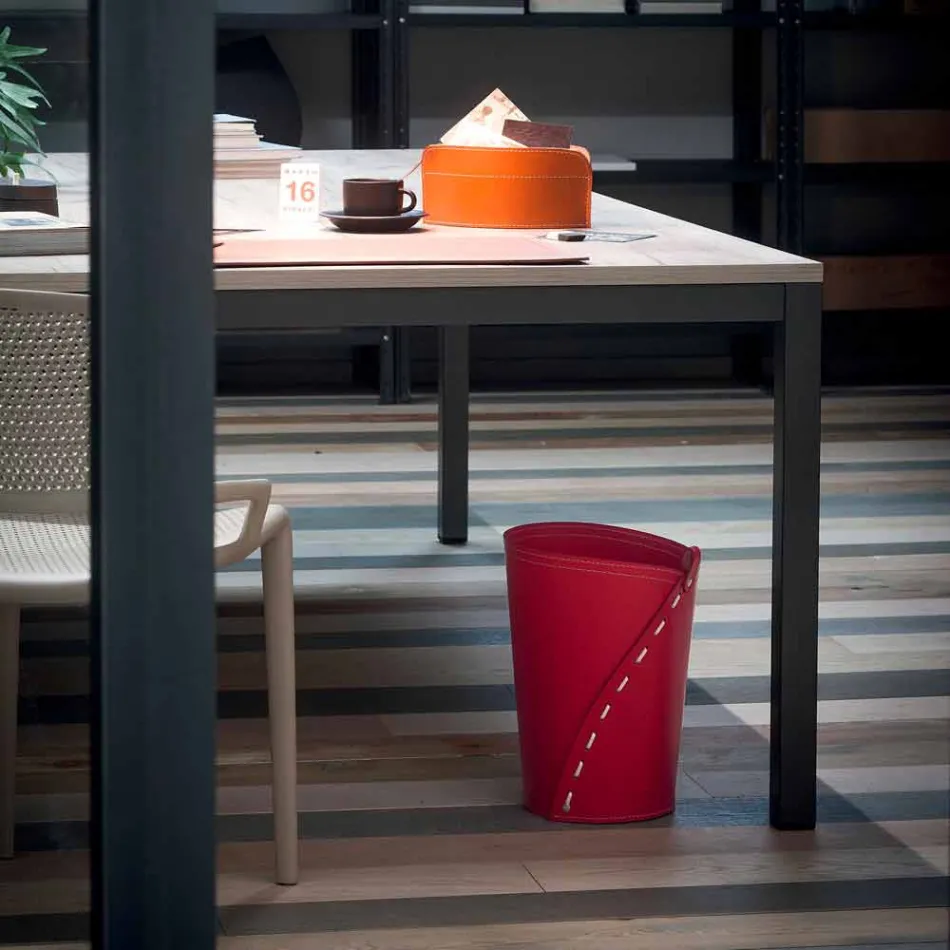 Corbeille à papier en cuir pour le bureau Servus, fabriquée à la main en Italie Viadurini
