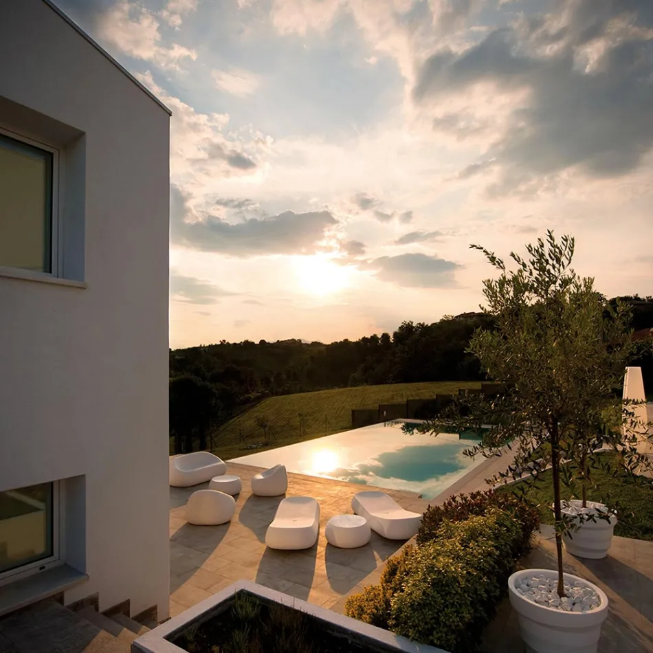 Chaise longue d'extérieur design en polyéthylène blanc fabriquée en Italie - Ervin Viadurini