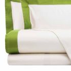 Ensemble de draps en satin pour lit double à bords colorés - Jacinthe Viadurini