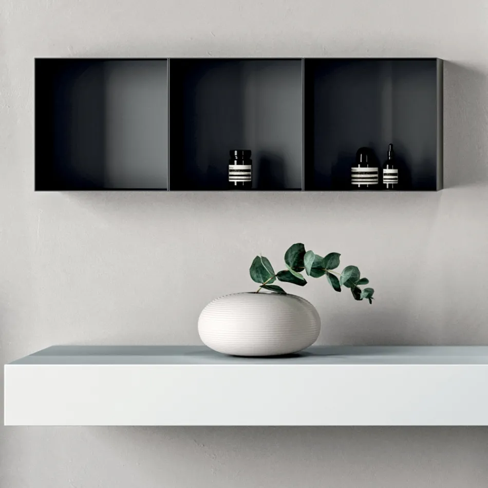 Composition de salle de bains comprenant une étagère avec lavabo, des armoires murales et un miroir - Velaria Viadurini