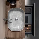 Composition de salle de bains avec 1 tiroir, 2 étagères en chêne, lavabo et miroir - Titan Viadurini