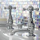 Paire de robinets de lavabo en laiton design vintage fabriqués en Italie - Elisea Viadurini