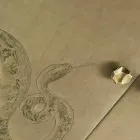 Buffet contemporain avec 2 portes en bois massif et cuir aniline Joy Viadurini