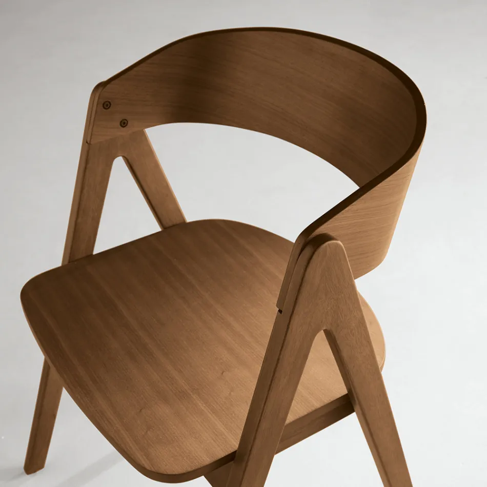 Deux chaises Vesta avec une finition effet bois et un dossier incurvé, disponibles en deux coloris. Viadurini
