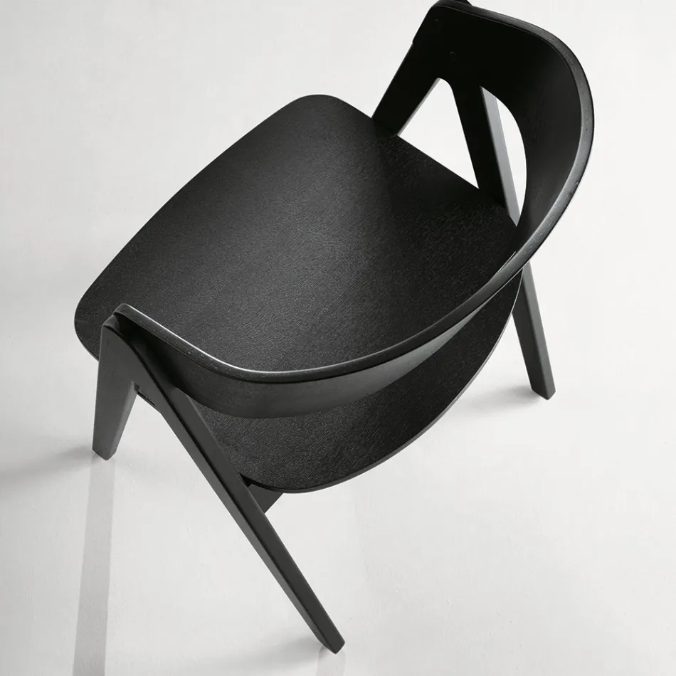 Deux chaises Vesta avec une finition effet bois et un dossier incurvé, disponibles en deux coloris. Viadurini