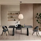 Deux chaises Vesta avec une finition effet bois et un dossier incurvé, disponibles en deux coloris. Viadurini