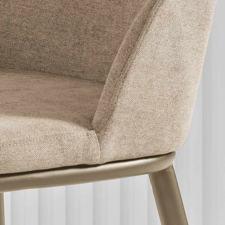 Deux fauteuils rembourrés avec une structure en métal et un design équilibré - Soie Viadurini