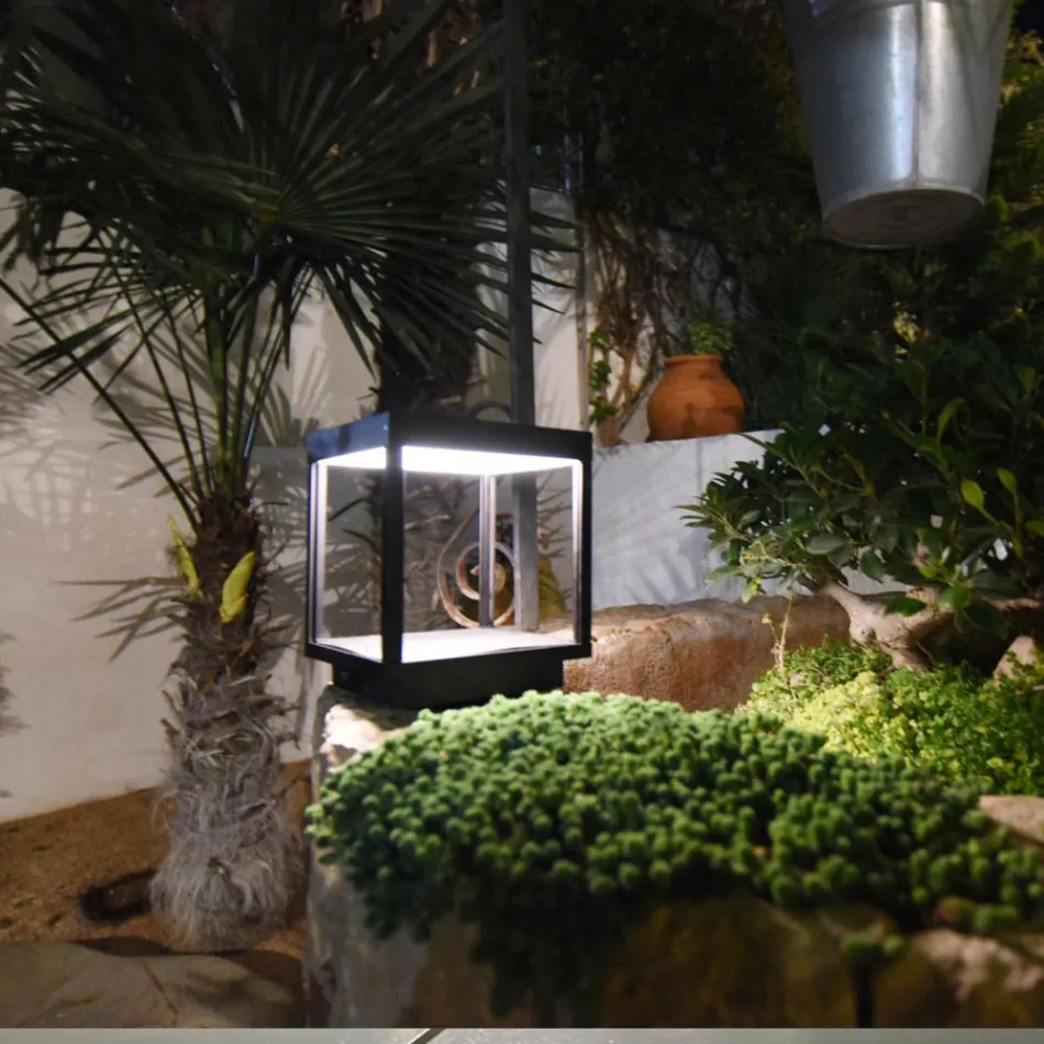 Spot LED Solaire Portable en Aluminium Blanc, Noir ou Corten - Bettina Viadurini