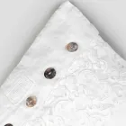 Housse de coussin carrée blanche avec dentelle et boutons de luxe italiens - Logos Viadurini