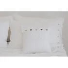Housse de coussin carrée blanche avec dentelle et boutons de luxe italiens - Logos Viadurini