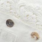 Taie d'oreiller carrée en lin poussiéreux ou rétro avec boutons et dentelle Armonia - Logos Viadurini