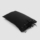 Taie d'oreiller de lit rectangulaire en lin blanc ou noir avec boutons et lacets - Agora Viadurini