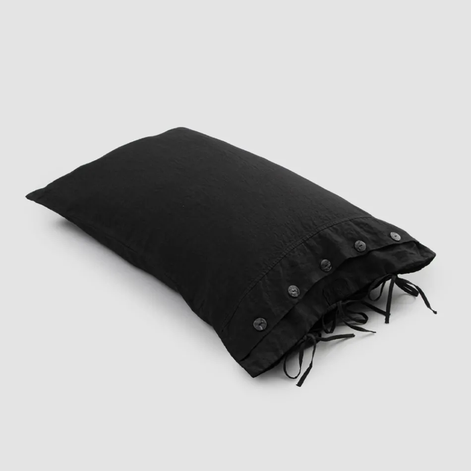 Taie d'oreiller de lit rectangulaire en lin blanc ou noir avec boutons et lacets - Agora Viadurini