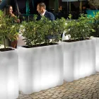 Jardinière lumineuse en polyéthylène coloré à deux sources d'alimentation, fabriquée en Italie - Barbia Viadurini