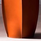 Corbeille à papier design en cuir Poligiono régénéré, fabriquée en Italie Viadurini