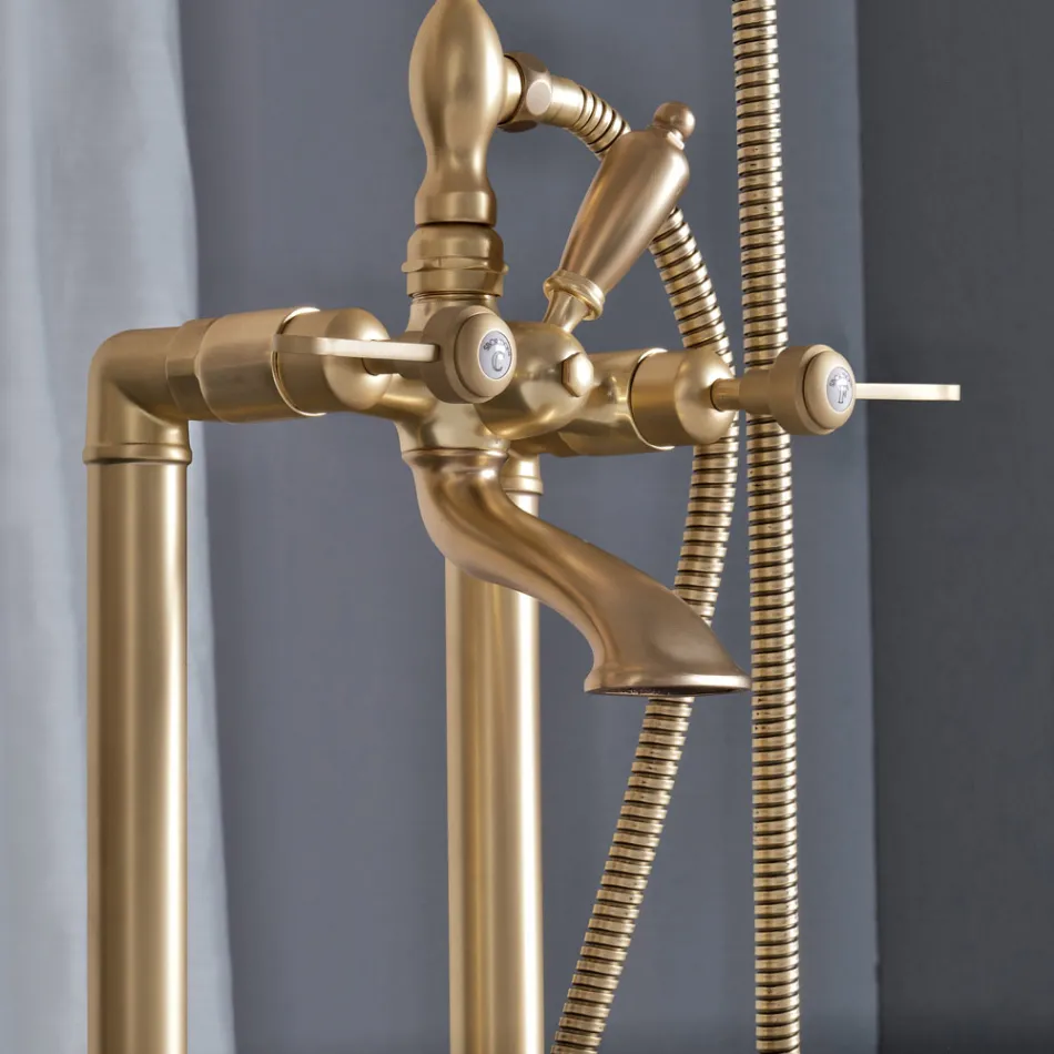 Baignoire sur pieds avec douchette et flexible Made in Italy - Milano Viadurini