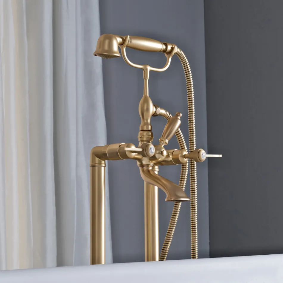 Baignoire sur pieds avec douchette et flexible Made in Italy - Milano Viadurini