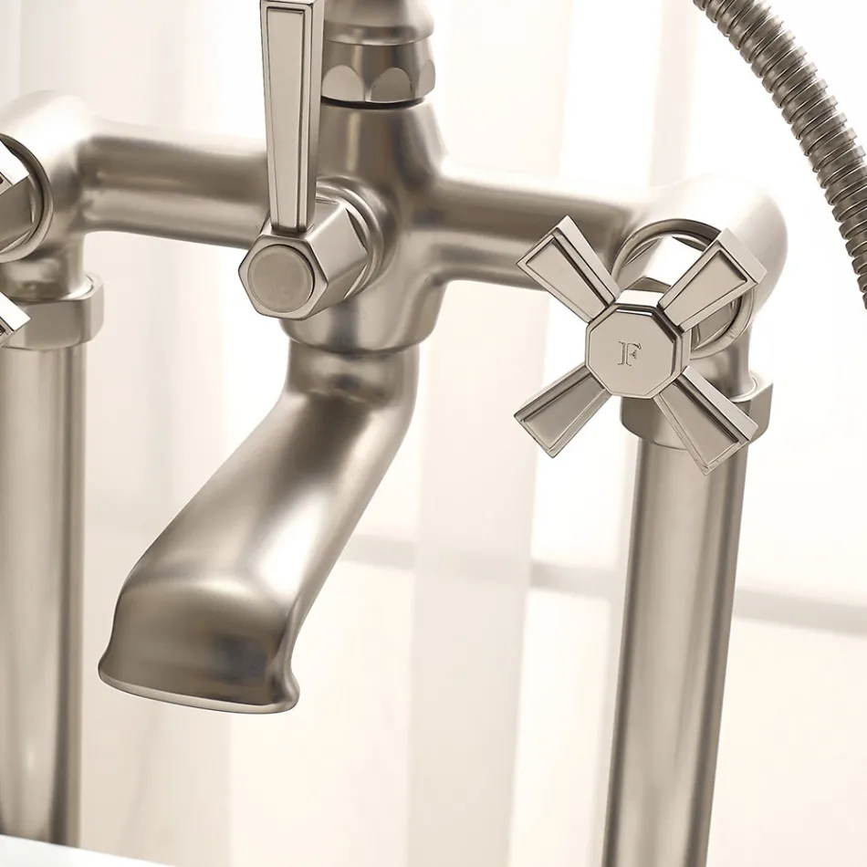 Groupe de baignoire au sol en laiton fabriqué en Italie, style vintage - Silvana Viadurini