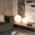 Lampe à poser / boule de table moderne Slide Globo, produite en Italie