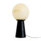 Lampe conique avec sphère blanche et base en marbre fabriquée en Italie - Tobio Viadurini