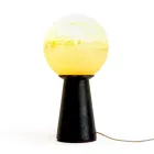 Lampe conique avec sphère blanche et base en marbre fabriquée en Italie - Tobio Viadurini
