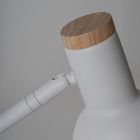 Lampe de table en métal blanc avec détails en bois naturel - Anya Viadurini