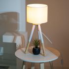 Lampe de table en toile blanche avec structure en métal et bois - Fiona Viadurini
