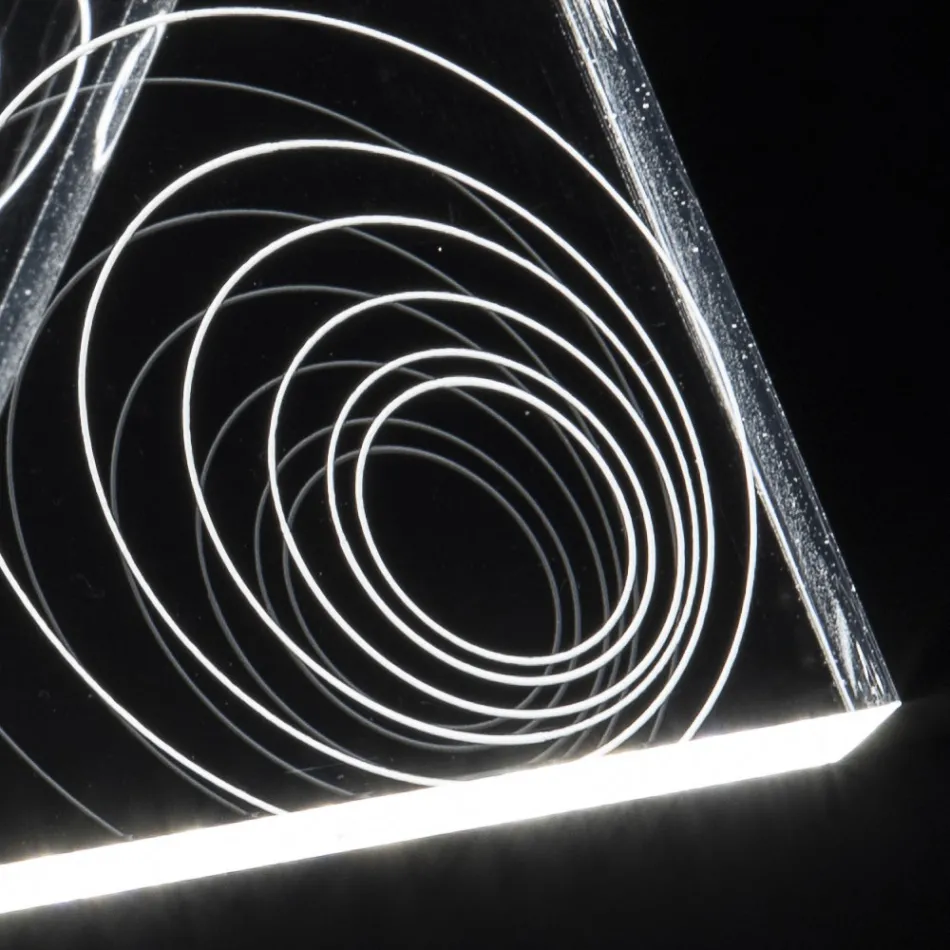 Lampe De Table Led Cristal Acrylique Plié Laser Décor - Possett Viadurini