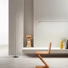 Lampadaire en Métal Peint Noir avec Lumière Led - Orange Viadurini