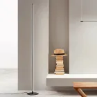 Lampadaire en Métal Peint Noir avec Lumière Led - Orange Viadurini