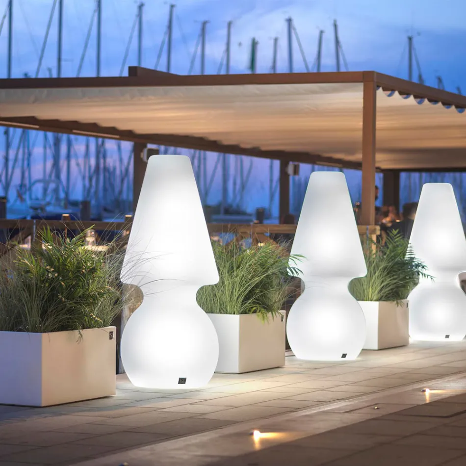 Lampadaire d'extérieur Alvarez avec éclairage LED en polyéthylène, fabriqué en Italie Viadurini
