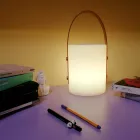 Lampe design portable pour l'extérieur avec LED multicolores, haut-parleur Bluetooth et télécommande (IP44) Viadurini