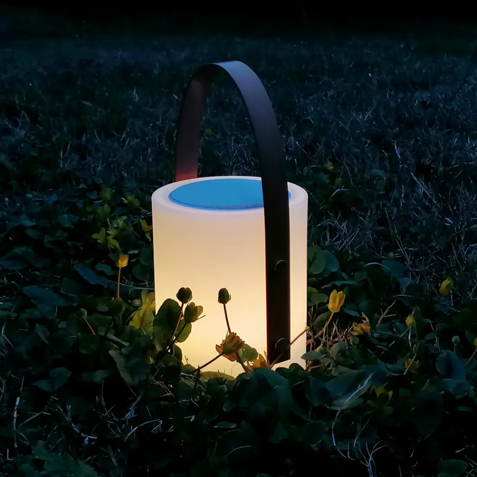 Lampe design portable pour l'extérieur avec LED multicolores, haut-parleur Bluetooth et télécommande (IP44) Viadurini