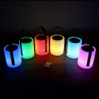 Lampe design portable pour l'extérieur avec LED multicolores, haut-parleur Bluetooth et télécommande (IP44) Viadurini