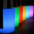 Lampe design portable pour l'extérieur avec LED multicolores, haut-parleur Bluetooth et télécommande (IP44) Viadurini