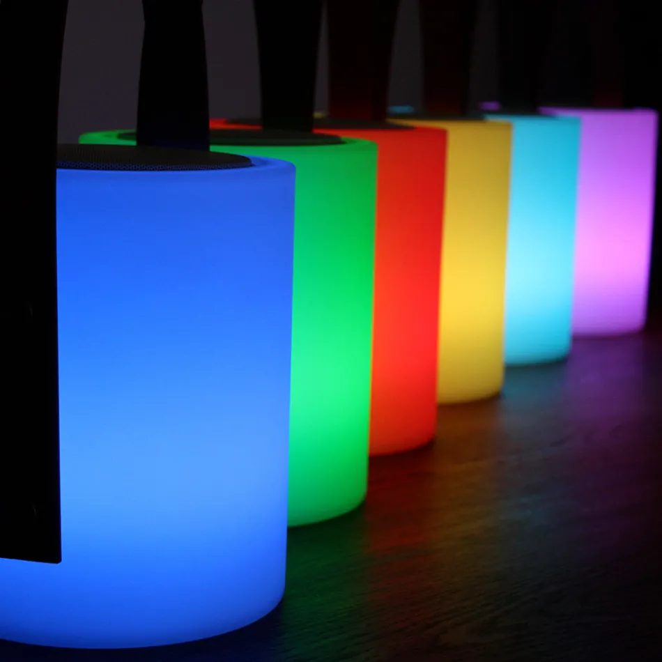 Lampe design portable pour l'extérieur avec LED multicolores, haut-parleur Bluetooth et télécommande (IP44) Viadurini