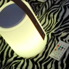 Lampe design portable pour l'extérieur avec LED multicolores, haut-parleur Bluetooth et télécommande (IP44) Viadurini