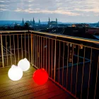 Lampe de décoration intérieure ou extérieure rouge, boule de Noël blanche - Pallastar Viadurini